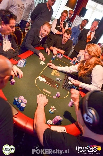 Van Dalen at risk | 2017/04 - Enschede Poker Series - €500 NLHE Main Event Single Re-entry 